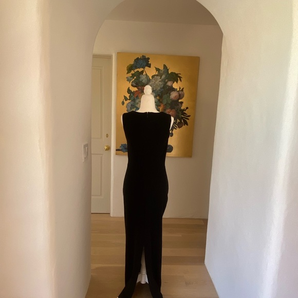 Elegant full length knit sleeveless gown with front detail size 8 - Picture 7 of 12